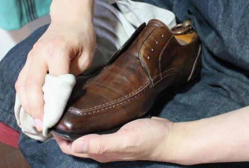 Leather shoe maintenance 3, men's shoes, business shoes, maintenance, JPG