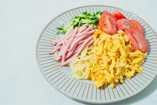 冷し中華の寄り 冷し中華の寄りの写真