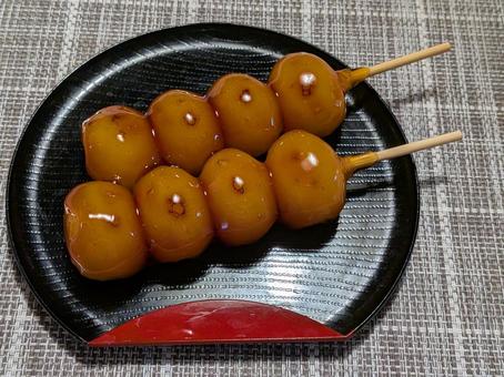 立冬の日の3時のおやつのみたらし団子 餅菓子,和菓子,竹串の写真素材