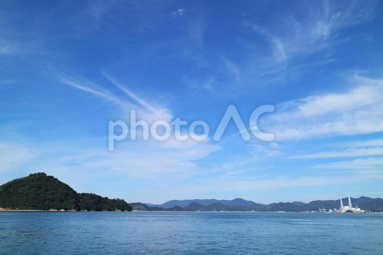 大久野島からみた青空と雲と海と sea,うみ,きれいの写真素材