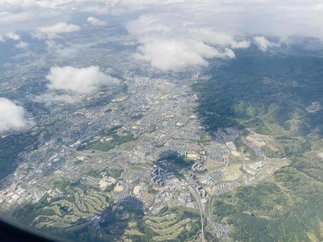 上空から見た街 上空から見た街 茨木市,雲,緑の写真素材