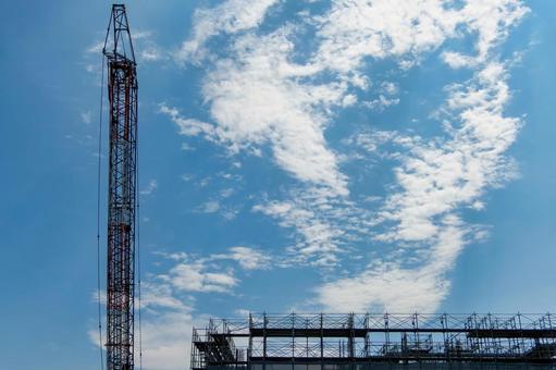 インフラ整備が進む日本の建設現場 建設現場,クレーン,青空の写真素材