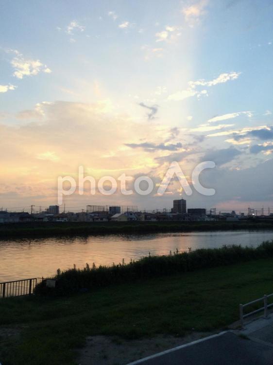 夕暮れ 夕暮れ,空,川の写真素材