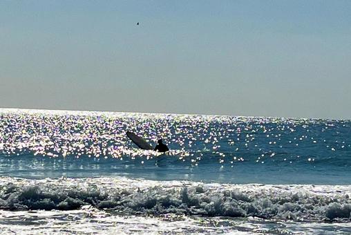 冬の海とサーファー サーファー,サーフィン,御宿の写真素材
