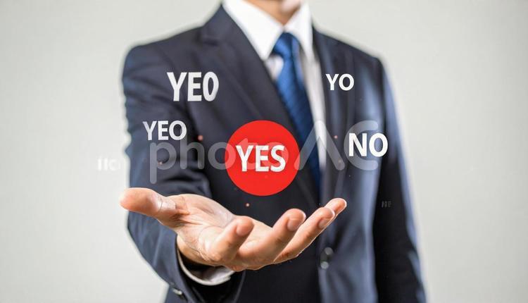 イエス！　「YES」を選ぶビジネスマン イエス,決める,オーケーの写真素材