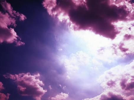 神話のような派手な太陽と雲 神話のような派手な太陽と雲の写真