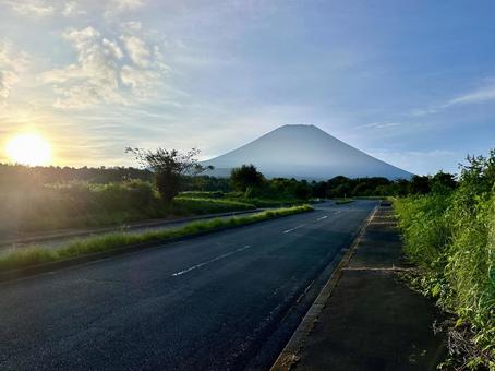 富士山と道 富士山と道の写真