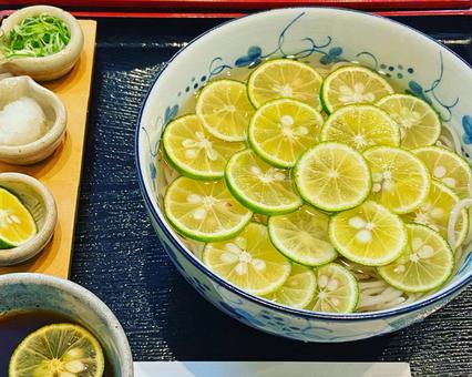 すだち香る冷やしうどん すだちうどん,冷やしうどん,すだちの写真素材