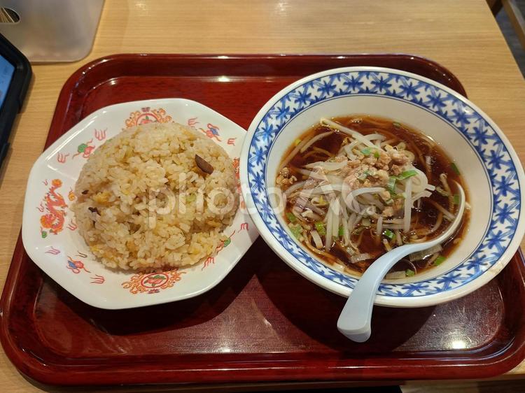 町中華の半チャーハン定食 町中華,中華料理,ラーメンの写真素材