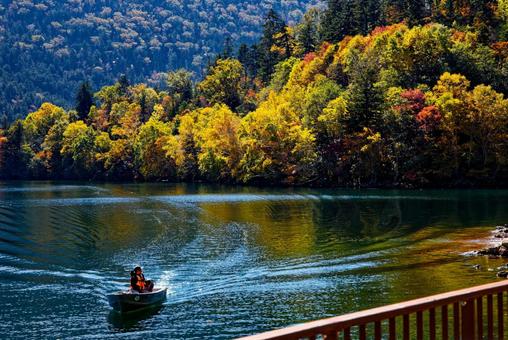 然別湖の紅葉 然別湖の紅葉 然別湖,秋,紅葉の写真素材