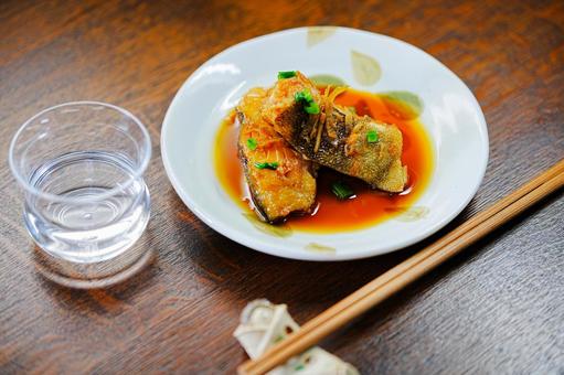 日本酒と鱈の煮つけ 日本酒と鱈の煮つけ 食事,食卓,タラの写真素材