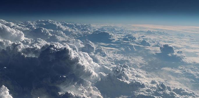 青い空と雲が織りなす地球の美しさ 青い空と雲が織りなす地球の美しさの写真