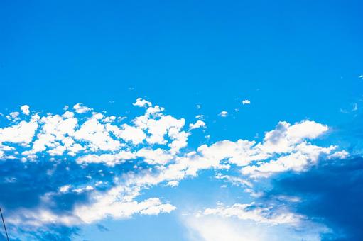 青空に浮かぶ雲 空,雲,青空の写真素材