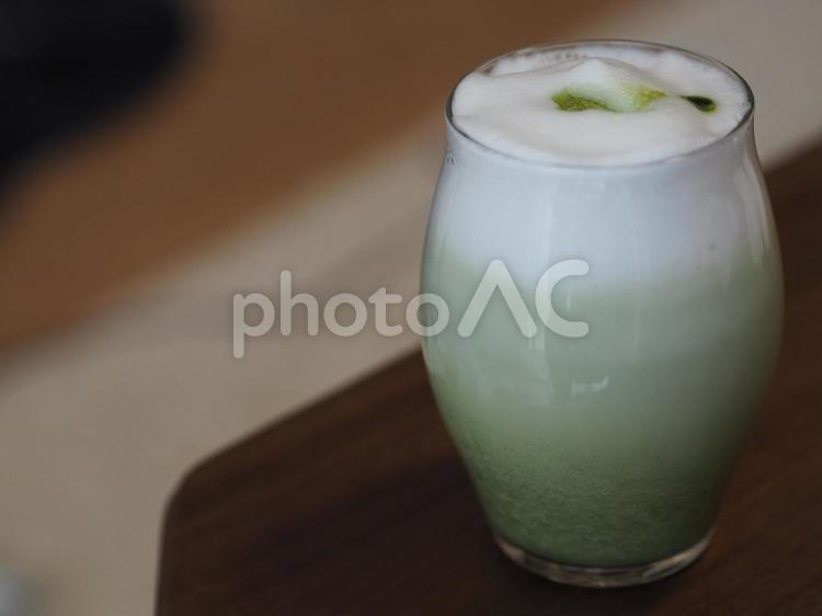 おうちで抹茶ラテ 抹茶ラテ,おうち時間,抹茶の写真素材