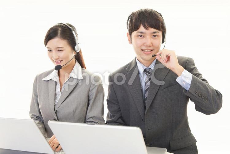 笑顔の二人のオペレーター オペレーター,男性,女性の写真素材