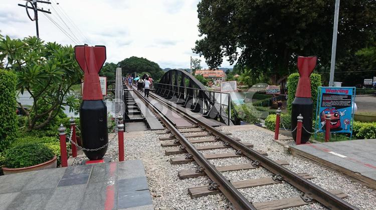 タイ　　クウェー川鉄橋 線路,鉄道,川の写真素材