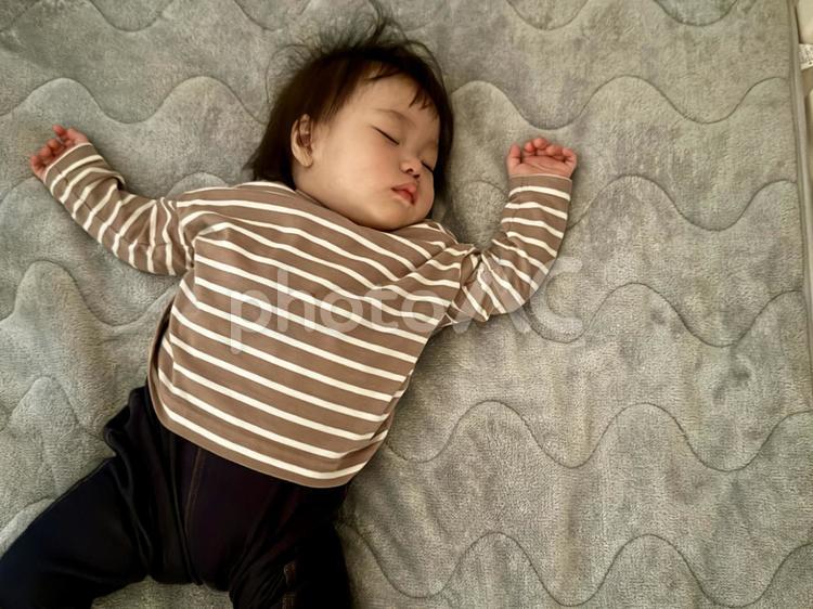 寝ている赤ちゃんのイメージ 赤ちゃん,寝る,寝ているの写真素材