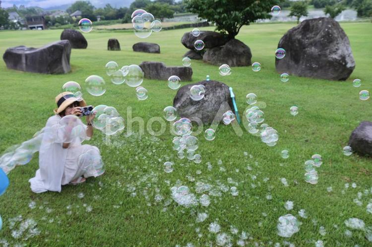 シャボン玉 シャボン玉,泡,ポートレートの写真素材