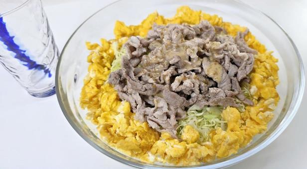 キャベツとたまごの豚しゃぶサラダ キャベツとたまごの豚しゃぶサラダ キャベツ,千切り,豚しゃぶの写真素材