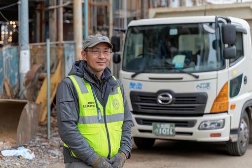 ダンプカーと土木建設・現場監督 ダンプカーと土木建設・現場監督の写真