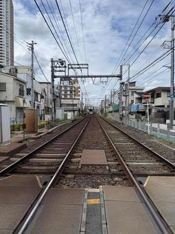 都会の線路、空に伸びるレール 線路,鉄道,レールの写真素材