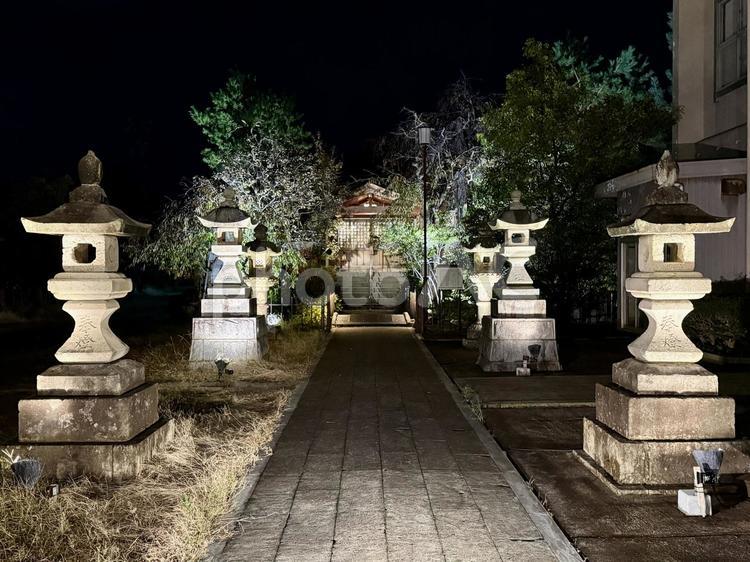 夜の二面温泉薬師堂　福井県あわら市 風景,自然,二面温泉薬師堂の写真素材