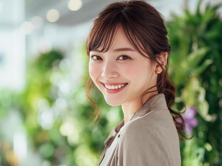 明るい表情のオフィスレディ 明るい表情のオフィスレディの写真