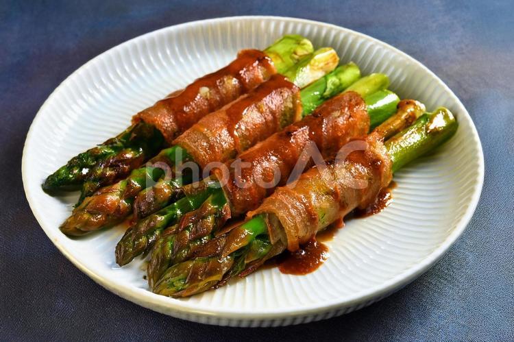 アスパラの肉巻き アスパラ,アスパラガス,肉巻きの写真素材