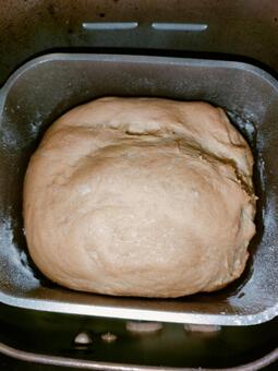 ホームベーカリー 冬は膨らみ不足なパン ホームベーカリー,パン,イーストの写真素材