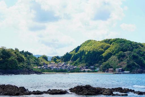島根・松江美保関の笹子海岸と集落 島根・松江美保関の笹子海岸と集落の写真
