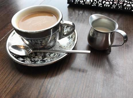 Drink coffee and breathe in at a coffee shop Drink coffee and breathe in at a coffee shop