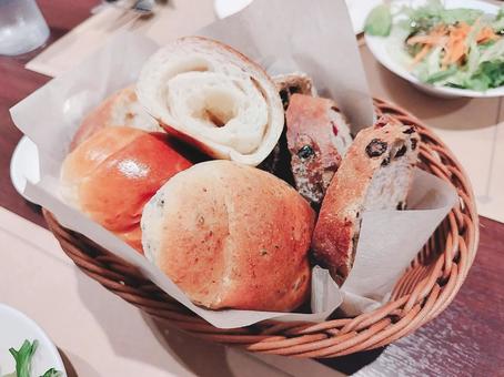 パンの盛り合わせ パン,盛り合わせ,食べ放題の写真素材