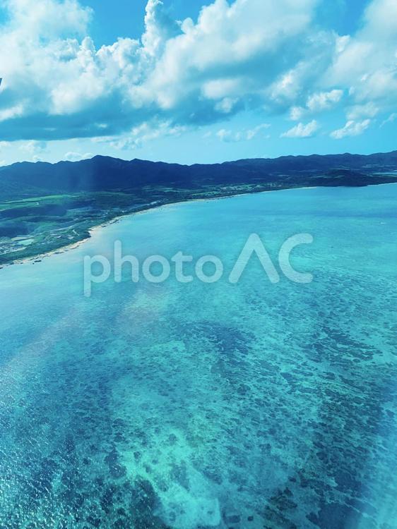 空　雲　上空　石垣島　島　海　珊瑚 空,雲,上空の写真素材