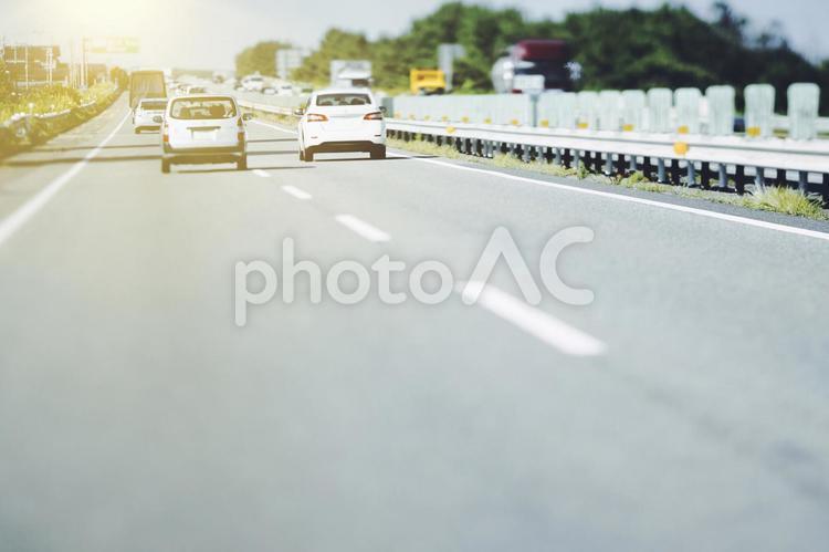日本の道路を走る車 交通イメージ 交通,車,道路の写真素材