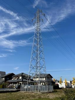 福井県越前市の送電線　秋晴れ 鉄塔,送電線,自然の写真素材