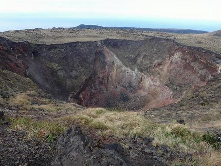 伊豆大島の三原山のカルデラ 伊豆大島の三原山のカルデラ 三原山,カルデラ,伊豆大島の写真素材