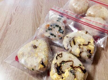 手作りおにぎりの作り置きストック おにぎり,手作り,作り置きの写真素材