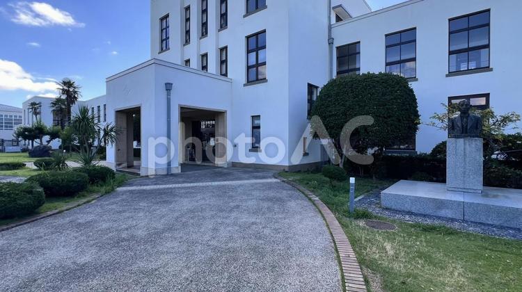 朝の豊郷小学校旧校舎群2 朝,豊郷小学校旧校舎群,アニメ聖地の写真素材