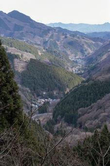 峠から望む小鹿野町の風景 峠から望む小鹿野町の風景 晩秋,秋,木の写真素材