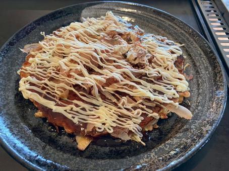 たっぷりマヨのお好み焼き たっぷりマヨのお好み焼き お好み焼き,ソース,マヨネーズの写真素材