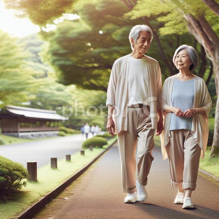 公園を散歩するシニア夫婦 高齢者,夫婦,散歩の写真素材