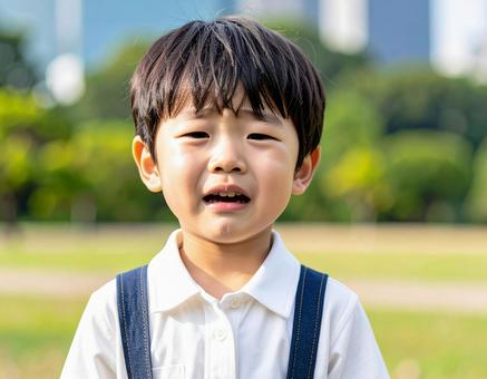 泣きそうな日本人の男の子 泣きそうな日本人の男の子の写真
