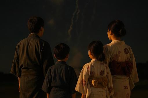 花火の余韻に包まれる家族 花火の余韻に包まれる家族の写真