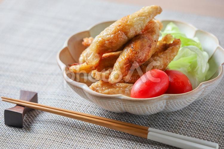 鶏皮餃子　唐揚げ 焼き鳥,鶏肉,食べ物の写真素材