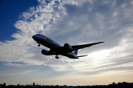 着陸態勢のボーイング787 着陸態勢のボーイング787 飛行機,旅客機,着陸の写真素材