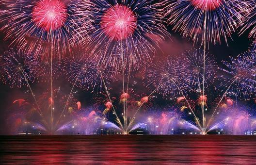 鮮やかな湖上打ち上げ花火/松江水郷祭 鮮やかな湖上打ち上げ花火/松江水郷祭の写真