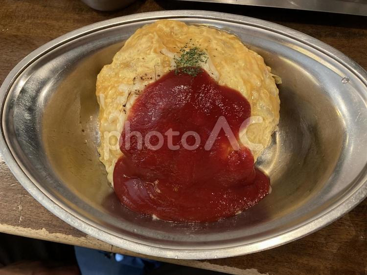 トマトソースのオムライス オムライス,トマトソース,オムレツの写真素材