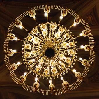 シャンデリア 光,電気,灯りの写真素材