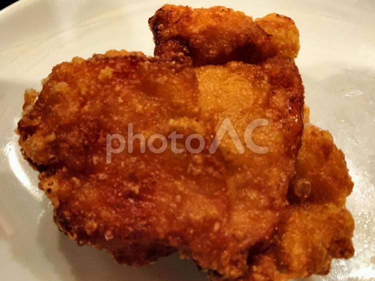 大きなザンギのアップ　鶏の唐揚げ 唐揚げ,中華,中国料理の写真素材