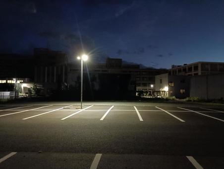 夜の駐車場02 夜の駐車場02の写真